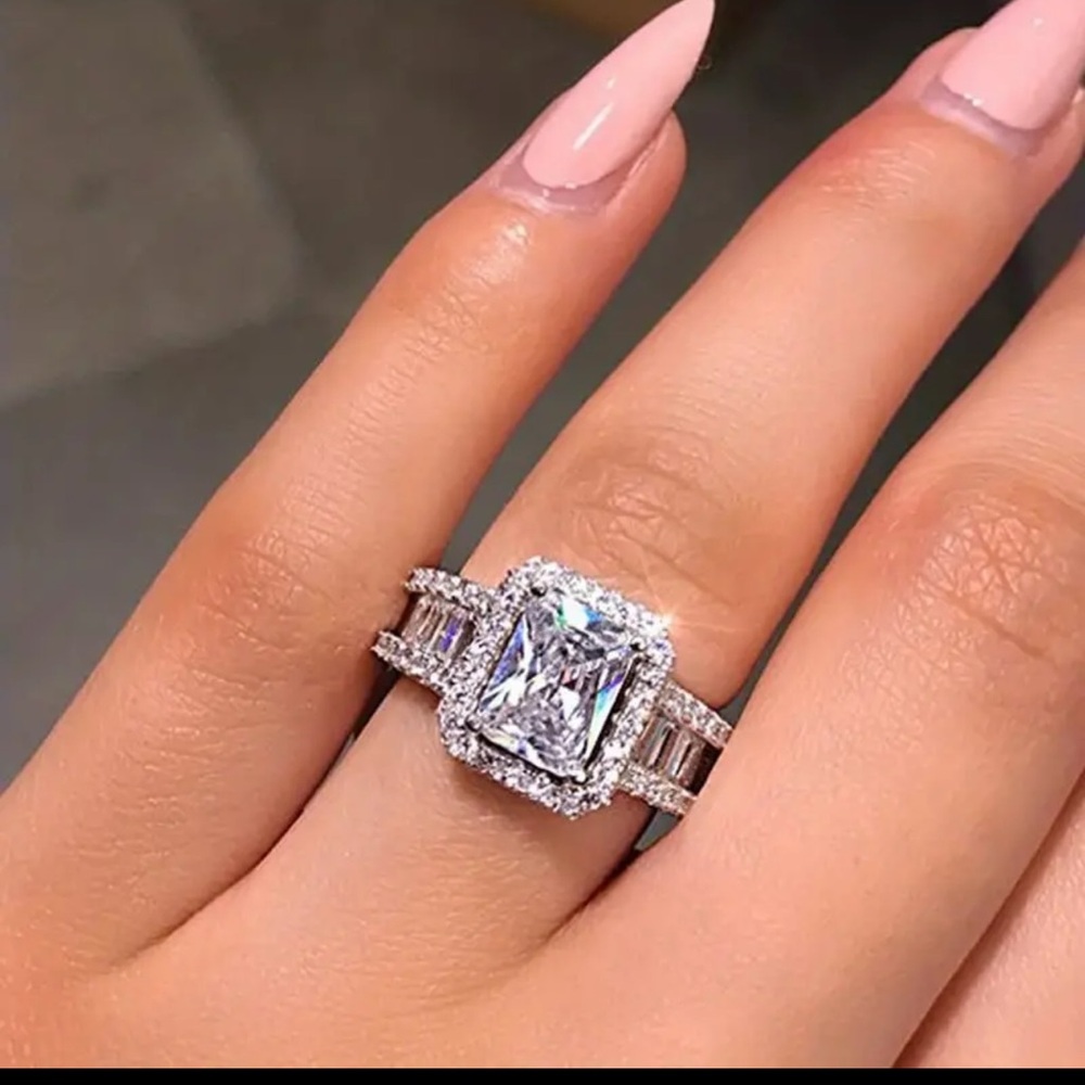 STUNNING Baguette Cushion Cut Diamond Ring 2 CT White gold on Silver size 7